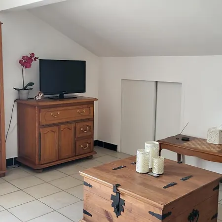 بيت ضيافة Les De Melis Crémieu